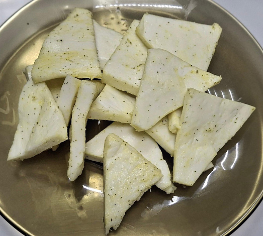 Сыр чечил треугольник молочный со вкусом маринованных огурцов «Световеж»