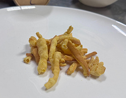 Сыр чечил спагетти жареный во фритюре со вкусом маринованных огурцов «Световеж»